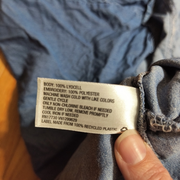 Knox Rose sleeveless shirt, women's medium, faux blue jean type material - Picture 6 of 10